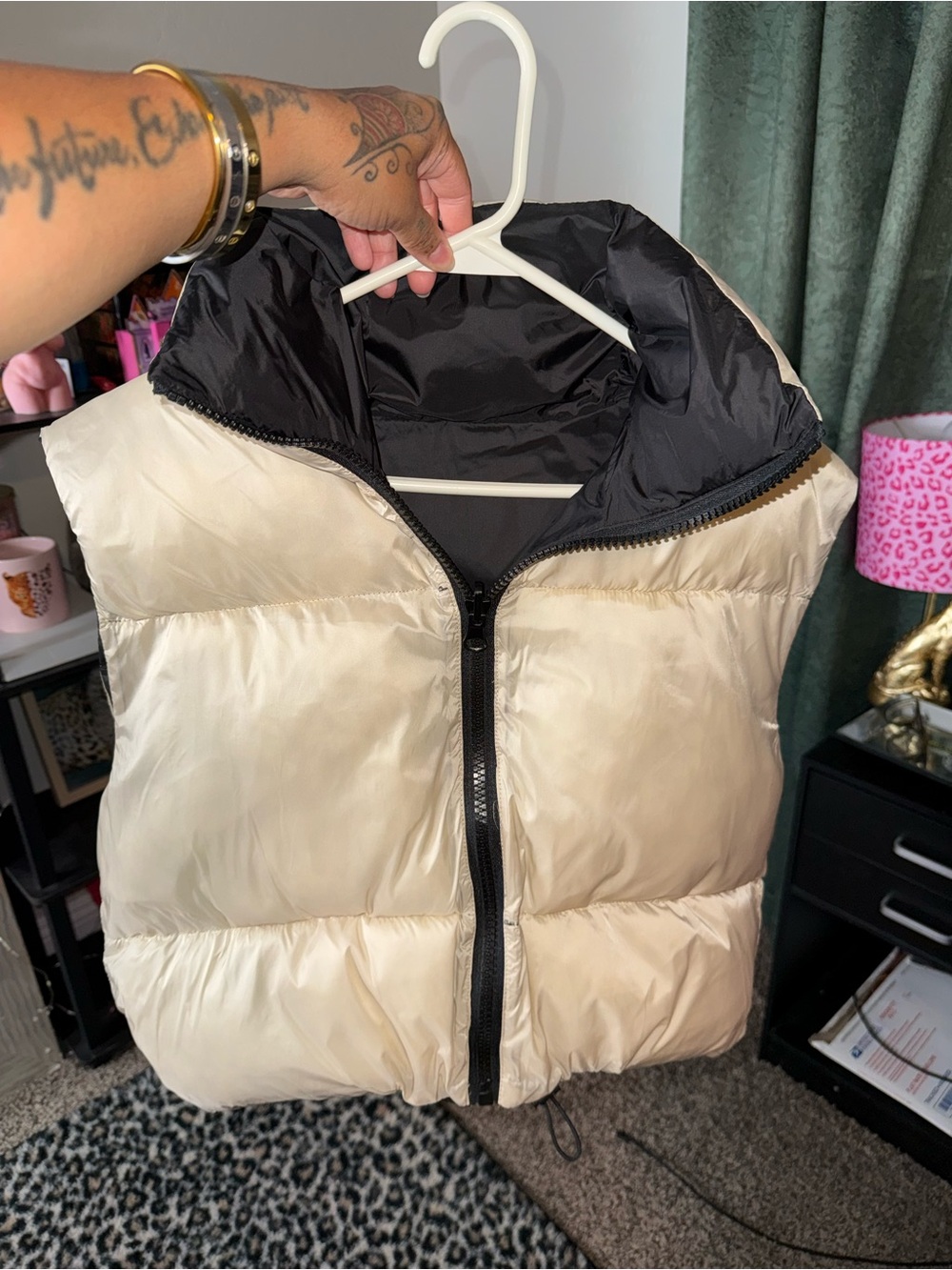 Reversible puffer vest